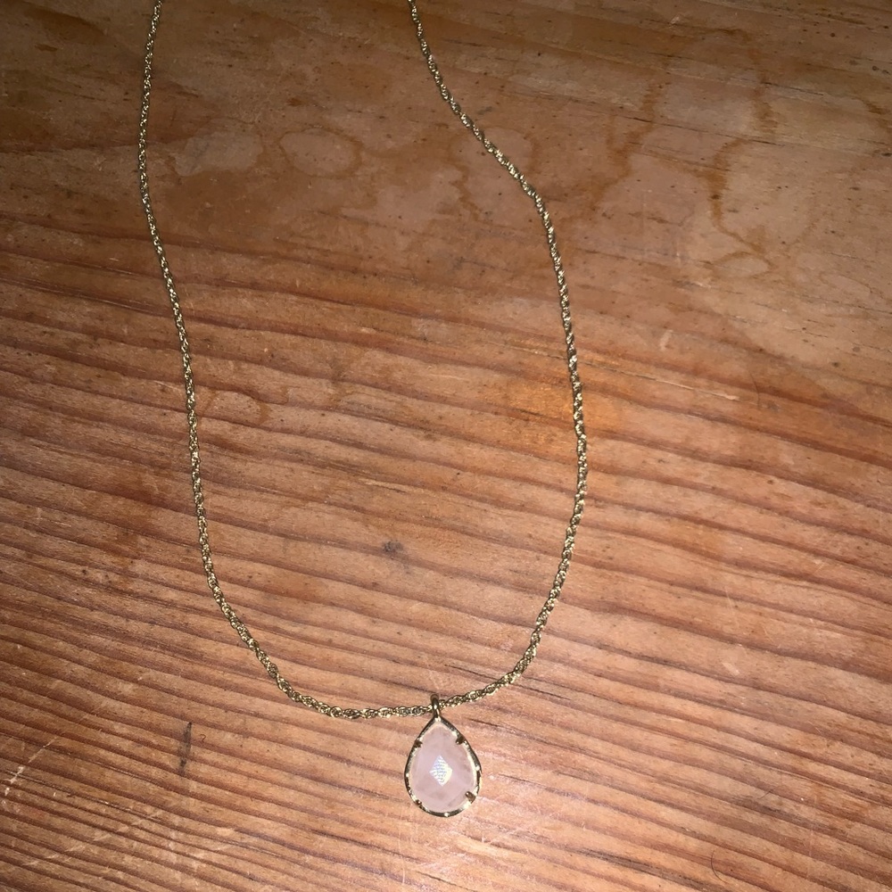 Kendra Scott necklace